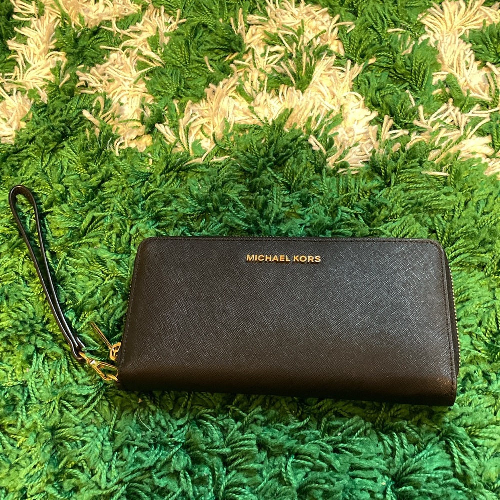 Michael kors jet set wallet